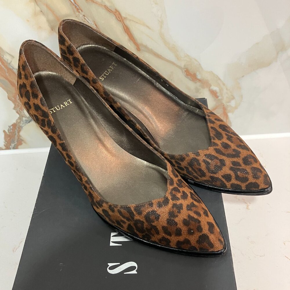 ESCARPINS STUART WEITZMAN LÉOPARD - BOUT FERMÉ - TALON VERNI NOIR - 7.5